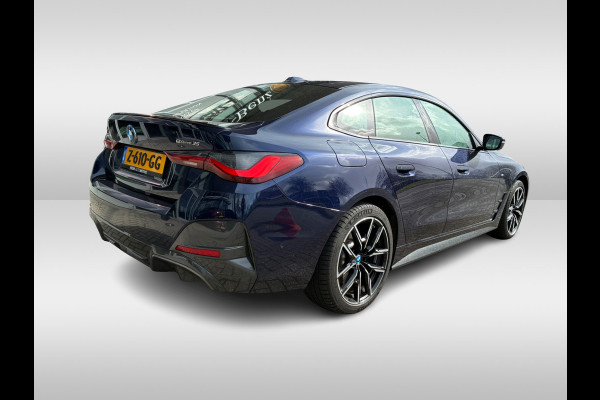 BMW i4 eDrive35 High Executive 70 kWh / Trekhaak / Schuifdak / 360Camera / Head-up / Harman Kardon / Leder / 19'' / Keyless / Sfeerverlichting / Stuur+Stoelverwarming / Dodehoek / DAB / ACC