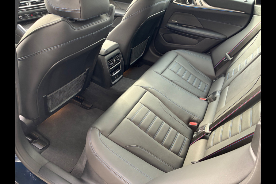 BMW i4 eDrive35 High Executive 70 kWh / Trekhaak / Schuifdak / 360Camera / Head-up / Harman Kardon / Leder / 19'' / Keyless / Sfeerverlichting / Stuur+Stoelverwarming / Dodehoek / DAB / ACC