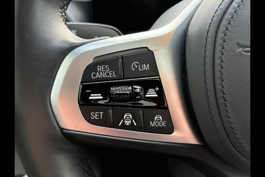 BMW i4 eDrive35 High Executive 70 kWh / Trekhaak / Schuifdak / 360Camera / Head-up / Harman Kardon / Leder / 19'' / Keyless / Sfeerverlichting / Stuur+Stoelverwarming / Dodehoek / DAB / ACC