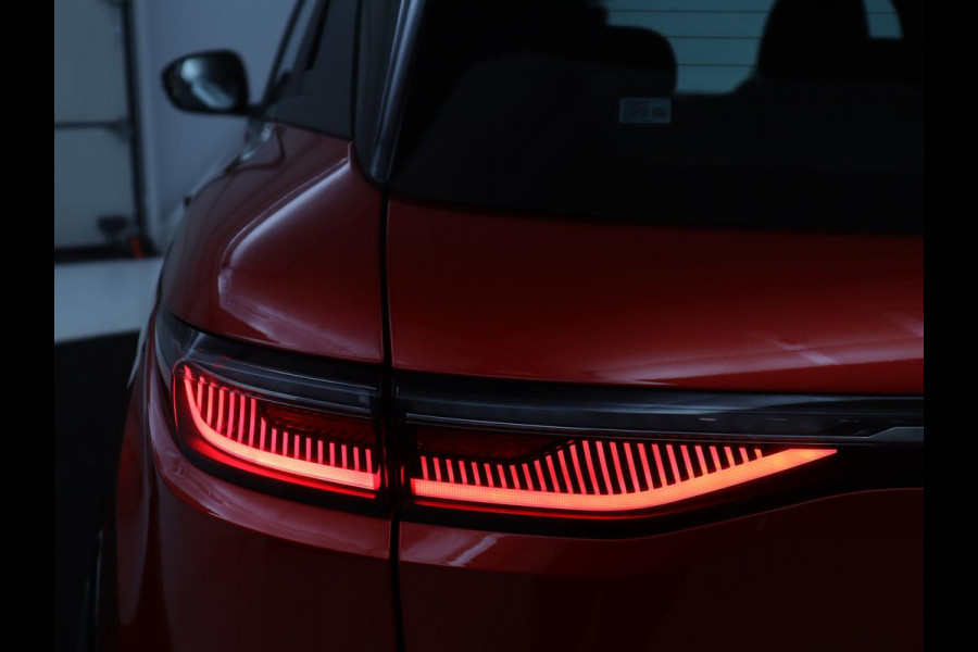 Renault Mégane E-Tech EV60 Optimum Charge Business Ed. Evolution | SOH 92.9% | Trekhaak | Stuur/stoel verwarming | Adaptive cruise | Camera | Carplay | Full LED | 18'' |