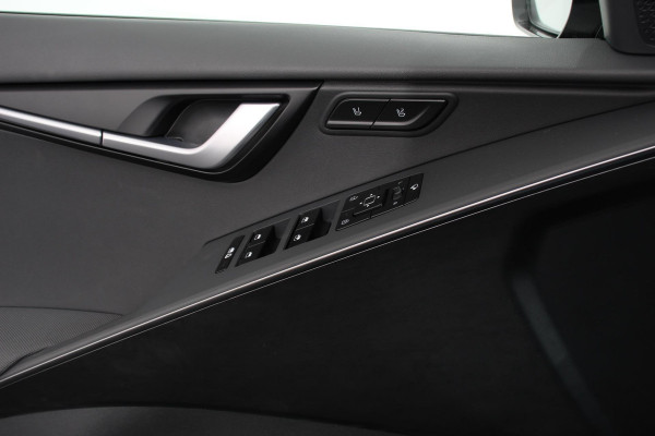 Kia Niro EV DynamicPlusLine 64.8 kWh Nieuw Model!  Navigatie Half Leder Schuif-kantel dak Electrisch bedienbare achterklep DAB Led Camera