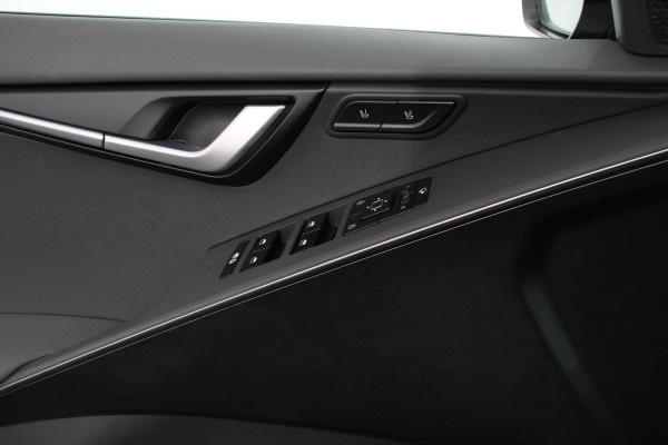 Kia Niro EV ExecutiveLine 64.8 kWh Navigatie Half Leder Schuif-kantel dak Elektrische bedienbare achterklep DAB Led Camera