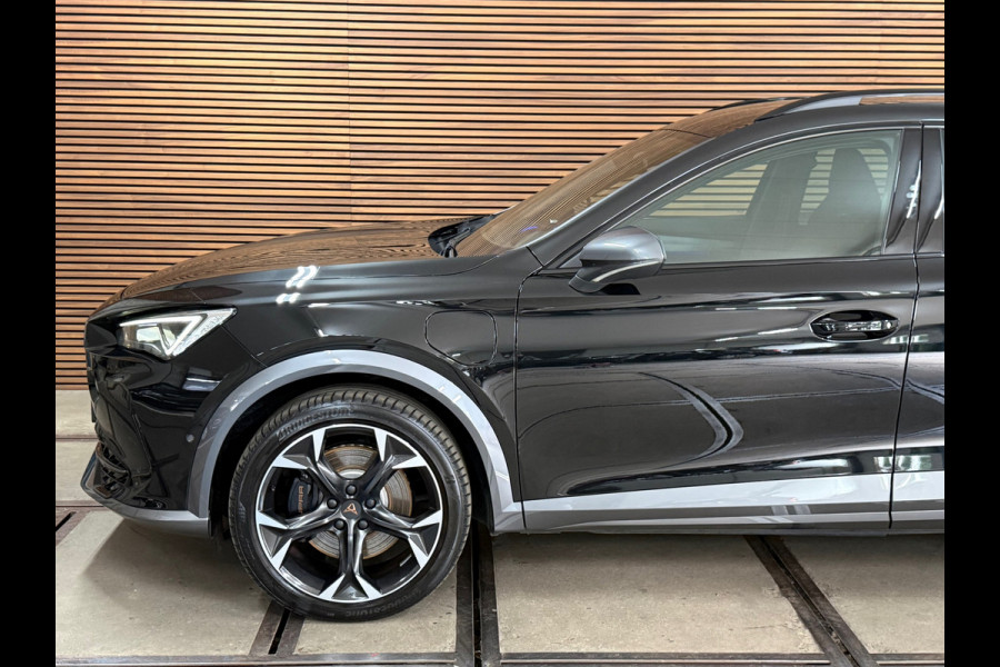 CUPRA Formentor 1.4 e-Hybrid VZ Performance | 245PK | 19” |CAMERA | CARPLAY | MATRIX LED |WINTERPACK | KUIPSTOELEN
