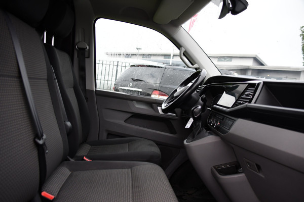 Volkswagen Transporter 2.0 TDI L1H1 30 Bulli MARGE! Virtual, Cruise, LED, Camera, 150pk, Sensoren, NAVI, Automaat, Multimedia, Uniek!