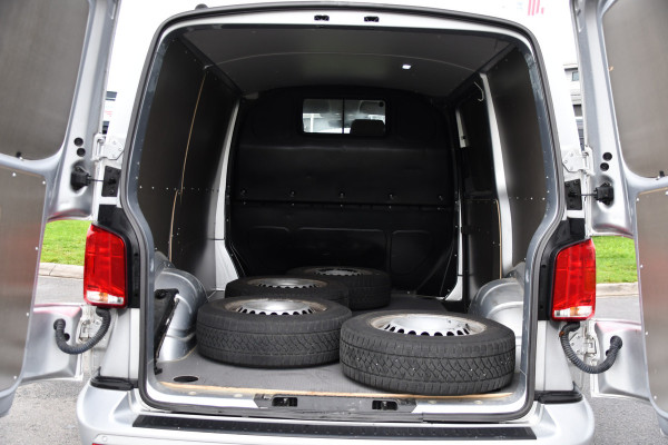 Volkswagen Transporter 2.0 TDI L1H1 30 Bulli MARGE! Virtual, Cruise, LED, Camera, 150pk, Sensoren, NAVI, Automaat, Multimedia, Uniek!