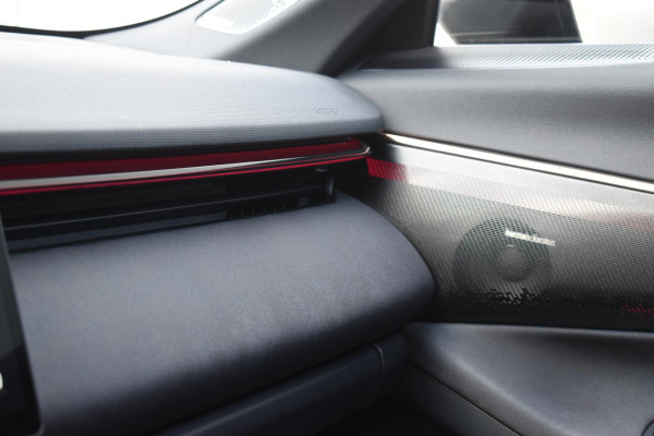 Lynk & Co 08 350PK Automaat More / Stoelventilatie / Massage / Adaptieve cruise control / Panoramadak / Stoelverwarming / Harman Kardon audio / Apple carplay / Parkeersensoren met 360 camera / Elektrische stoelen / BLIS