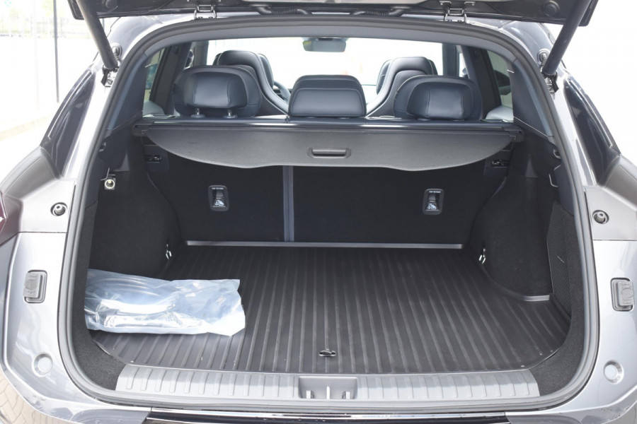 Lynk & Co 08 350PK Automaat More / Stoelventilatie / Massage / Adaptieve cruise control / Panoramadak / Stoelverwarming / Harman Kardon audio / Apple carplay / Parkeersensoren met 360 camera / Elektrische stoelen / BLIS