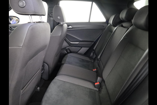 Volkswagen T-Roc 1.5 TSI R-Line 150 pk Automaat (DSG) | Verlengde garantie | Navigatie | Panoramadak | Trekhaak (afneembaar) | Parkeersensoren (Park assist) | Achteruitrijcamera | Black Style pakket | R-Line |