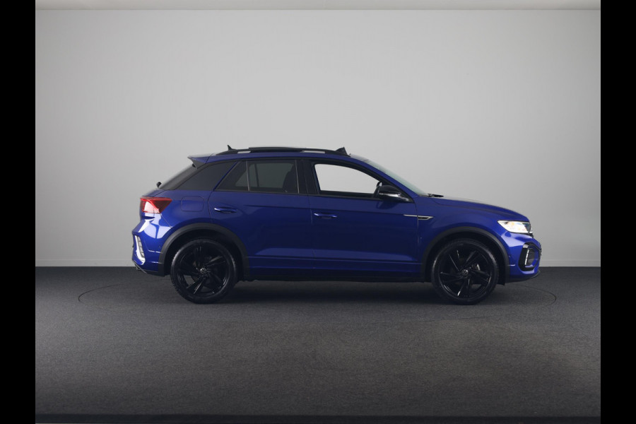 Volkswagen T-Roc 1.5 TSI R-Line 150 pk Automaat (DSG) | Verlengde garantie | Navigatie | Panoramadak | Trekhaak (afneembaar) | Parkeersensoren (Park assist) | Achteruitrijcamera | Black Style pakket | R-Line |