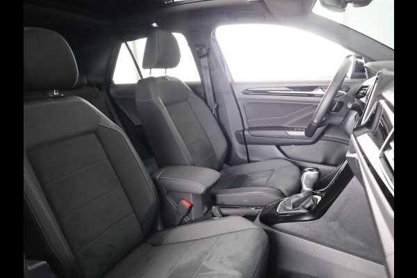 Volkswagen T-Roc 1.5 TSI R-Line 150 pk Automaat (DSG) | Verlengde garantie | Navigatie | Panoramadak | Trekhaak (afneembaar) | Parkeersensoren (Park assist) | Achteruitrijcamera | Black Style pakket | R-Line |