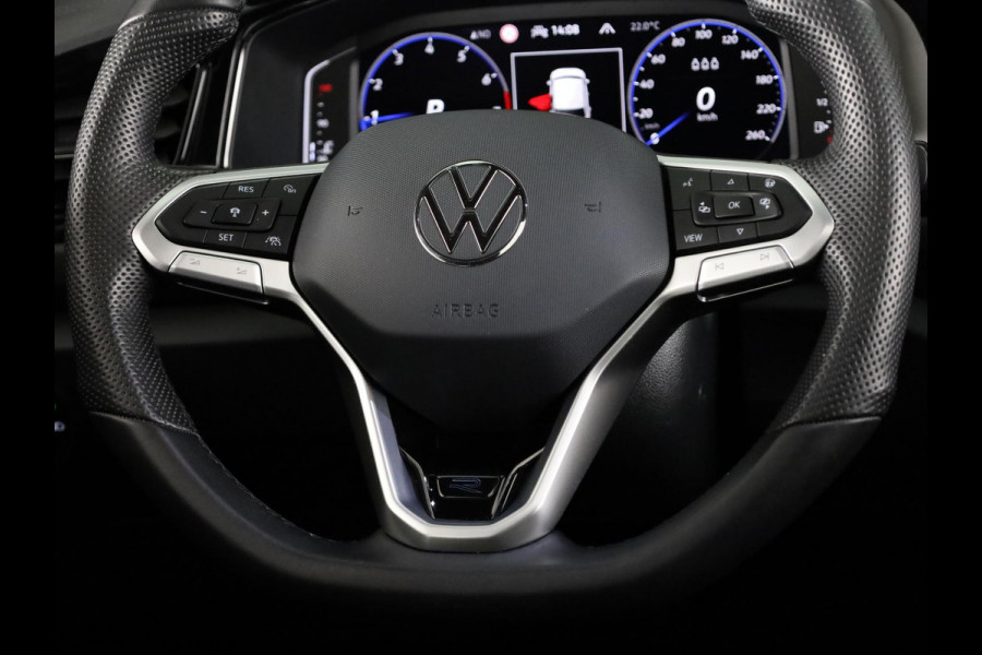 Volkswagen T-Roc 1.5 TSI R-Line 150 pk Automaat (DSG) | Verlengde garantie | Navigatie | Panoramadak | Trekhaak (afneembaar) | Parkeersensoren (Park assist) | Achteruitrijcamera | Black Style pakket | R-Line |