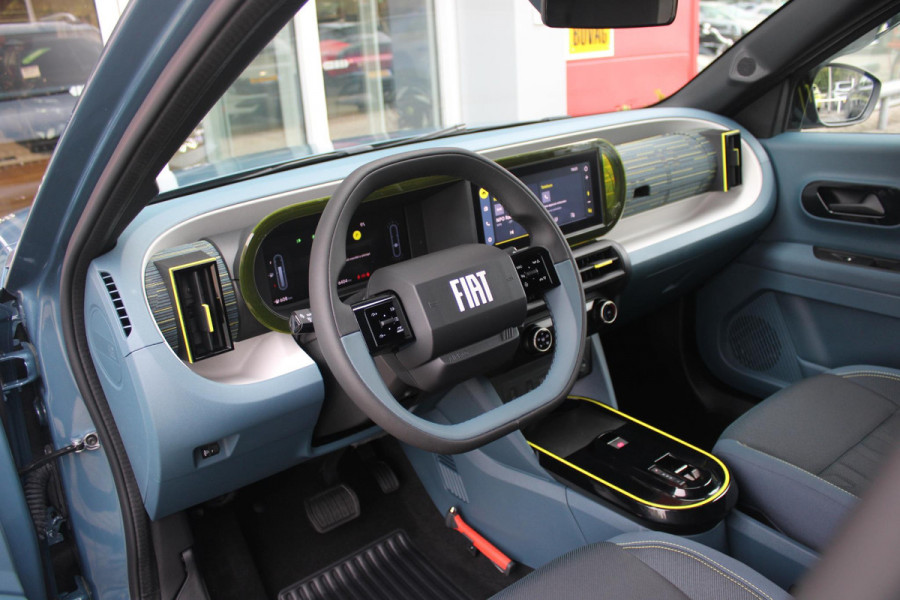 Fiat Grande Panda 1.2 Hybrid 110PK ICON STYLE | APPLE CARPLAY/ANDROID AUTO | CRUISE CONTROL | PARKEERSENSOREN ACHTER | LED KOPLAMPEN | LICHTMETALEN VELGEN 16" | DAB+ RADIO | EXTRA GETINTE ACHTERRUITEN || ELEKTRISCHE RAMEN VOOR / ACHTER | CENTRALEVERGRENDELING  MET AFSTANDBEDIENING | WIND GELEIDERS OP DE RAMEN RONDOM | DAKRAILS |