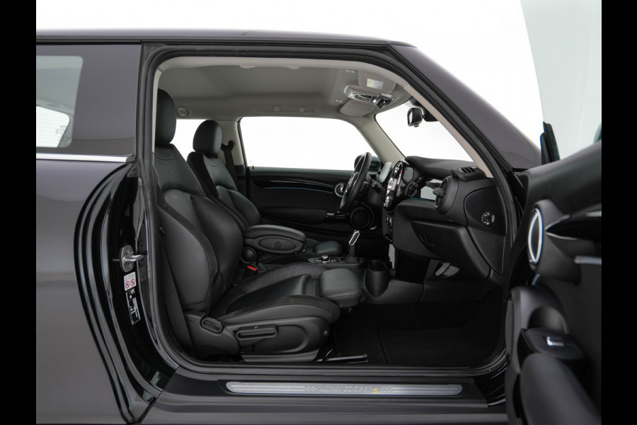MINI Electric MINI Yours 33 kWh [3-Fase-11kW] {SoH-96%} (INCL-BTW) Aut. *HEATPUMP | LEATHER-ALCANTARA | FULL-LED | NAVI-FULLMAP | SPORTSEATS | AMBIENTLIGHT | DIGI-COCKPIT | DAB+ | ECC | PDC | CRUISE | 16''ALU*