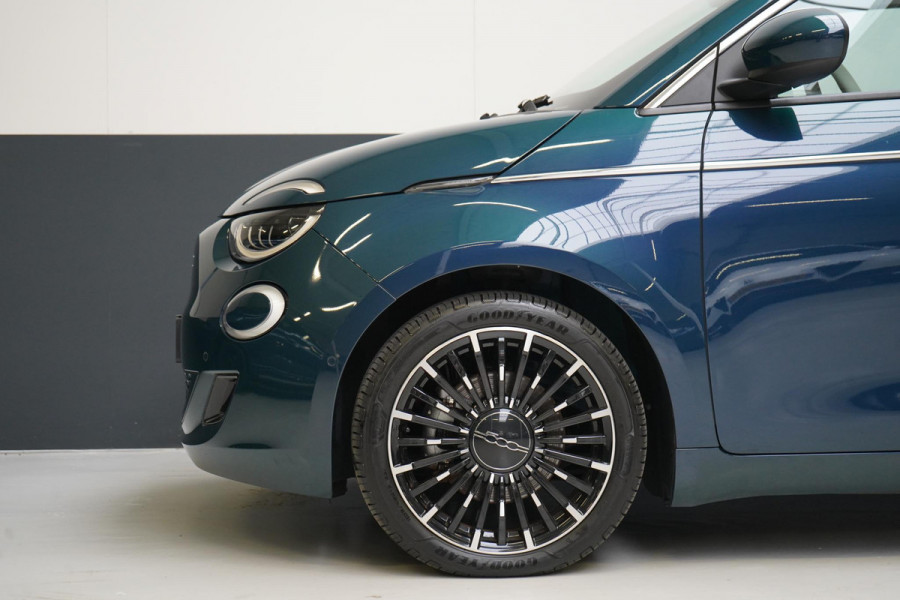Fiat 500E Cabrio La Prima 42 kWh SoH 94,9% | Leder | Stoelverwarming | Lm velgen | Navigatie | Carplay
