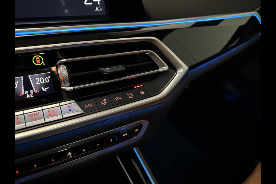 BMW X5 45e M-Performance Seats | 360 View | Panorama | ACC | Kristal pook | Head-Up | Laser-LED | Memory | Harman-Kardon | Keyless-Go | Trekhaak | Drive Assist Pro. | Leder | 4-Zone Clima | Standkachel | Rijklaarprijs & Bovag garantie | Carplay | Draadloos Laden | DAB | Sfeerverlichting |