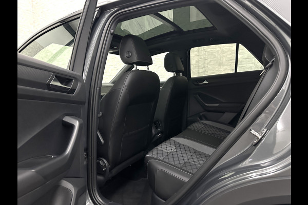 Volkswagen T-Roc 1.5 TSI R-Line | Panorama | IQ-Light | ACC | Black-Line | Keyless-Entry | 19 inch | Carplay | Stuurverwarming | Dodehoek | Virtual-Cockpit | Stoelverwarming | Leder Dashboard | Climate Control | Autom. Parkeren | Autom. Achterklep | Draadloos Laden |