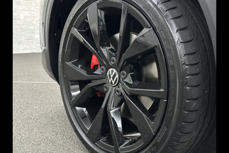 Volkswagen T-Roc 1.5 TSI R-Line | Panorama | IQ-Light | ACC | Black-Line | Keyless-Entry | 19 inch | Carplay | Stuurverwarming | Dodehoek | Virtual-Cockpit | Stoelverwarming | Leder Dashboard | Climate Control | Autom. Parkeren | Autom. Achterklep | Draadloos Laden |