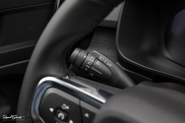 Volvo XC40 Recharge Plus 70 kWh | Adaptieve cruise | Blis | Full LED |