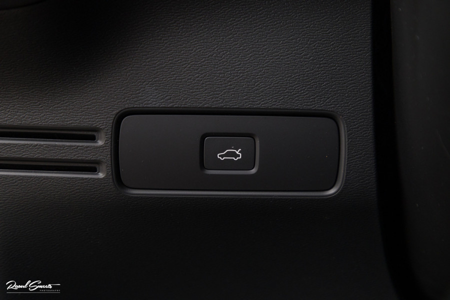 Volvo XC40 Recharge Plus 70 kWh | Adaptieve cruise | Blis | Full LED |