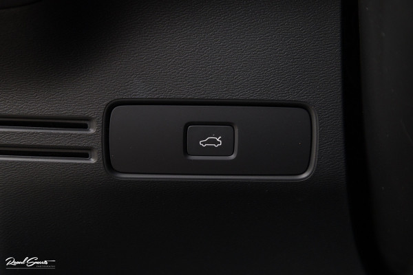 Volvo XC40 Recharge Plus 70 kWh | Adaptieve cruise | Blis | Full LED |