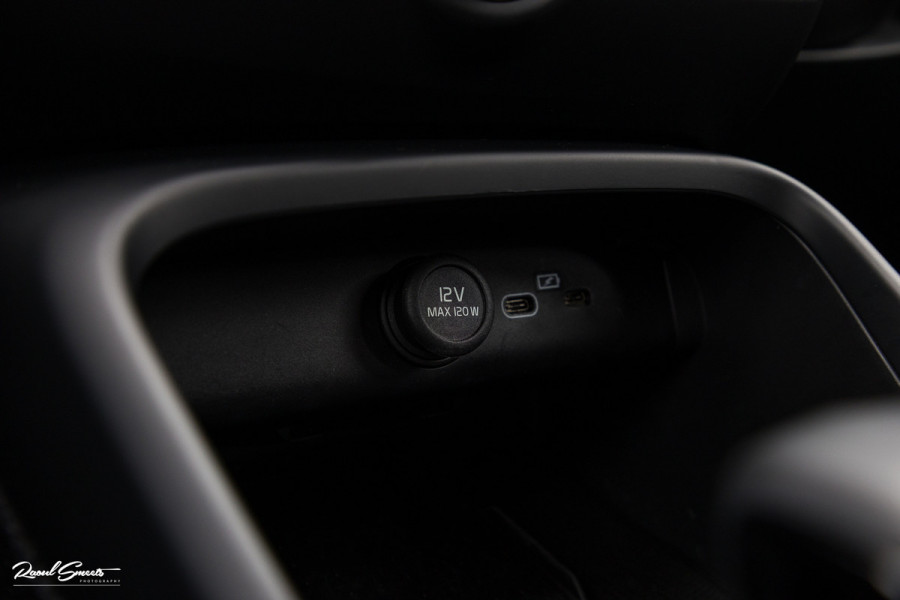 Volvo XC40 Recharge Plus 70 kWh | Adaptieve cruise | Blis | Full LED |