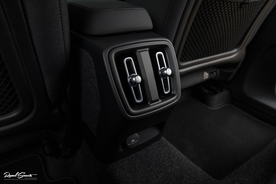 Volvo XC40 Recharge Plus 70 kWh | Adaptieve cruise | Blis | Full LED |