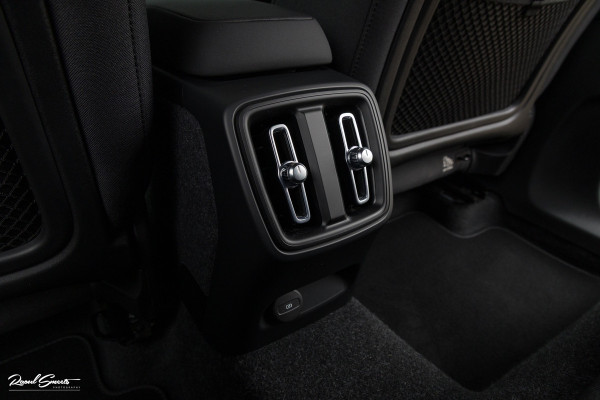 Volvo XC40 Recharge Plus 70 kWh | Adaptieve cruise | Blis | Full LED |