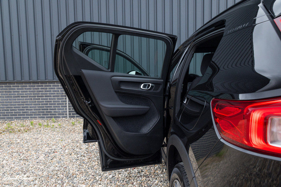 Volvo XC40 Recharge Plus 70 kWh | Adaptieve cruise | Blis | Full LED |