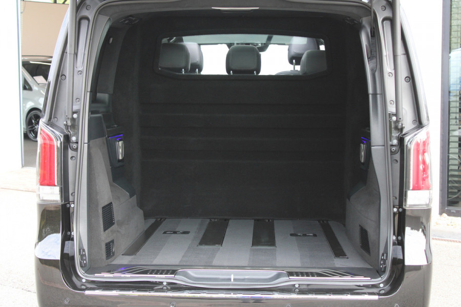 Mercedes-Benz V-Klasse 300d / AMG / Exclusive / DC / 4-matic / Luchtvering / Pano / Elec Stoelen / Burmester / Vol Opties / NIEUWSTAAT.
