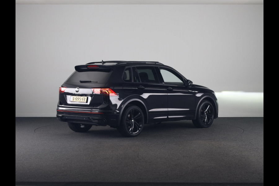 Volkswagen Tiguan 1.5 TSI R-Line Business+ 150pk Automaat (DSG) | Navigatie | Panoramadak | Trekhaak (Zwenkbaar) | Parkeersensoren (Park assist) | Achteruitrijcamera | Achterklep Electrise | Black optie pakket |