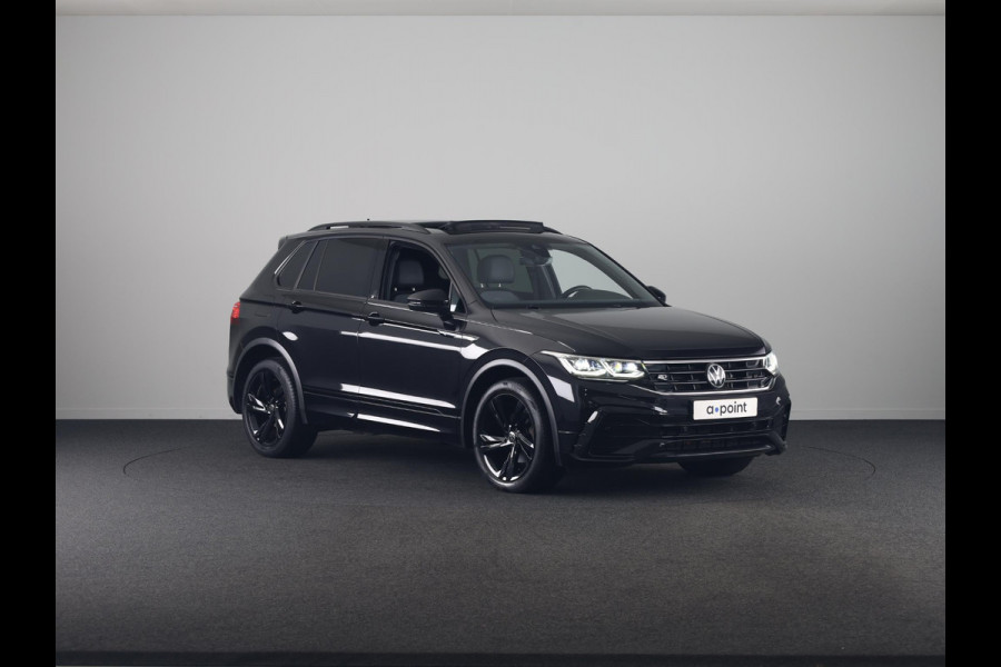 Volkswagen Tiguan 1.5 TSI R-Line Business+ 150pk Automaat (DSG) | Navigatie | Panoramadak | Trekhaak (Zwenkbaar) | Parkeersensoren (Park assist) | Achteruitrijcamera | Achterklep Electrise | Black optie pakket |