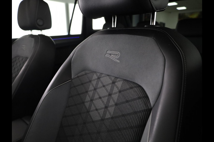 Volkswagen Tiguan 1.5 TSI R-Line Business+ 150pk Automaat (DSG) | Navigatie | Panoramadak | Trekhaak (Zwenkbaar) | Parkeersensoren (Park assist) | Achteruitrijcamera | Achterklep Electrise | Black optie pakket |