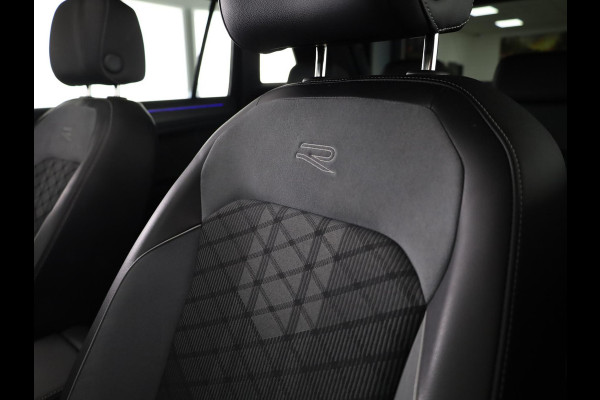 Volkswagen Tiguan 1.5 TSI R-Line Business+ 150pk Automaat (DSG) | Navigatie | Panoramadak | Trekhaak (Zwenkbaar) | Parkeersensoren (Park assist) | Achteruitrijcamera | Achterklep Electrise | Black optie pakket |