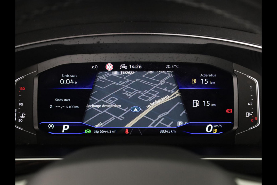 Volkswagen Tiguan 1.5 TSI R-Line Business+ 150pk Automaat (DSG) | Navigatie | Panoramadak | Trekhaak (Zwenkbaar) | Parkeersensoren (Park assist) | Achteruitrijcamera | Achterklep Electrise | Black optie pakket |