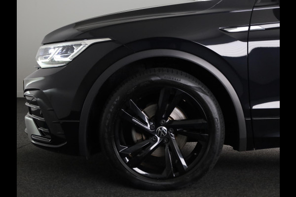 Volkswagen Tiguan 1.5 TSI R-Line Business+ 150pk Automaat (DSG) | Navigatie | Panoramadak | Trekhaak (Zwenkbaar) | Parkeersensoren (Park assist) | Achteruitrijcamera | Achterklep Electrise | Black optie pakket |