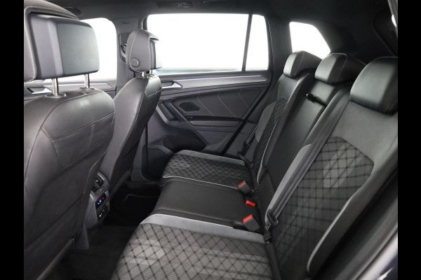 Volkswagen Tiguan 1.5 TSI R-Line Business+ 150pk Automaat (DSG) | Navigatie | Panoramadak | Trekhaak (Zwenkbaar) | Parkeersensoren (Park assist) | Achteruitrijcamera | Achterklep Electrise | Black optie pakket |