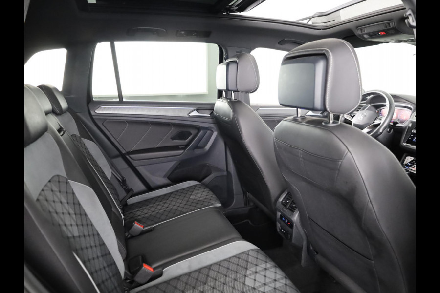 Volkswagen Tiguan 1.5 TSI R-Line Business+ 150pk Automaat (DSG) | Navigatie | Panoramadak | Trekhaak (Zwenkbaar) | Parkeersensoren (Park assist) | Achteruitrijcamera | Achterklep Electrise | Black optie pakket |
