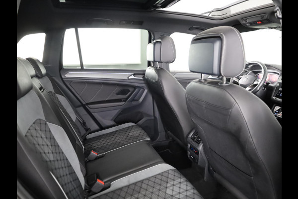 Volkswagen Tiguan 1.5 TSI R-Line Business+ 150pk Automaat (DSG) | Navigatie | Panoramadak | Trekhaak (Zwenkbaar) | Parkeersensoren (Park assist) | Achteruitrijcamera | Achterklep Electrise | Black optie pakket |