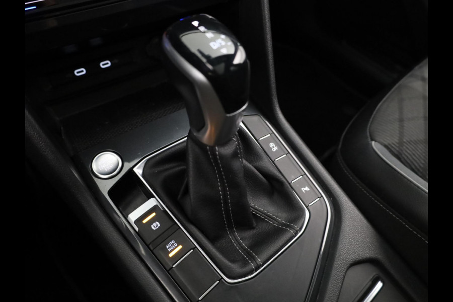 Volkswagen Tiguan 1.5 TSI R-Line Business+ 150pk Automaat (DSG) | Navigatie | Panoramadak | Trekhaak (Zwenkbaar) | Parkeersensoren (Park assist) | Achteruitrijcamera | Achterklep Electrise | Black optie pakket |