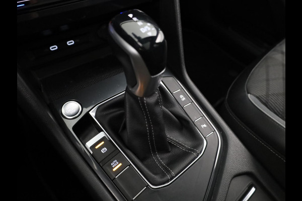 Volkswagen Tiguan 1.5 TSI R-Line Business+ 150pk Automaat (DSG) | Navigatie | Panoramadak | Trekhaak (Zwenkbaar) | Parkeersensoren (Park assist) | Achteruitrijcamera | Achterklep Electrise | Black optie pakket |