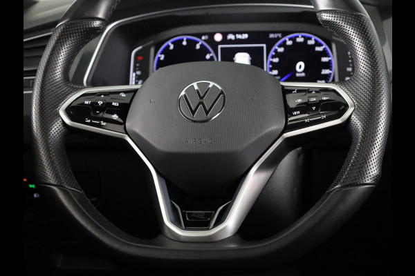 Volkswagen Tiguan 1.5 TSI R-Line Business+ 150pk Automaat (DSG) | Navigatie | Panoramadak | Trekhaak (Zwenkbaar) | Parkeersensoren (Park assist) | Achteruitrijcamera | Achterklep Electrise | Black optie pakket |