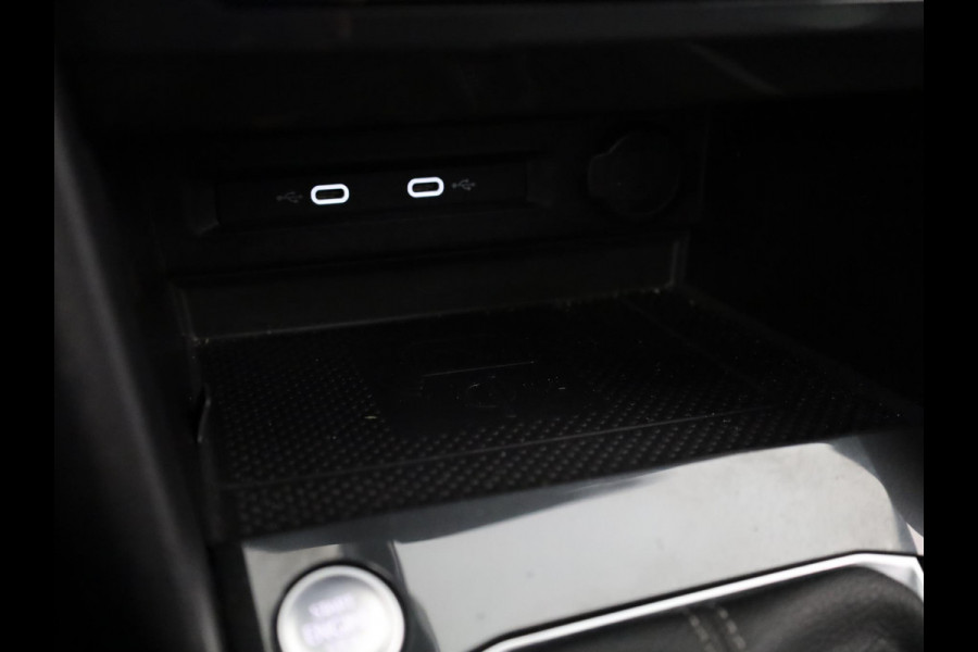 Volkswagen Tiguan 1.5 TSI R-Line Business+ 150pk Automaat (DSG) | Navigatie | Panoramadak | Trekhaak (Zwenkbaar) | Parkeersensoren (Park assist) | Achteruitrijcamera | Achterklep Electrise | Black optie pakket |