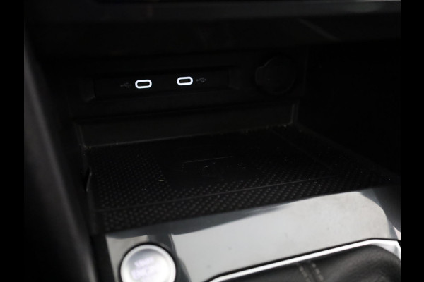 Volkswagen Tiguan 1.5 TSI R-Line Business+ 150pk Automaat (DSG) | Navigatie | Panoramadak | Trekhaak (Zwenkbaar) | Parkeersensoren (Park assist) | Achteruitrijcamera | Achterklep Electrise | Black optie pakket |