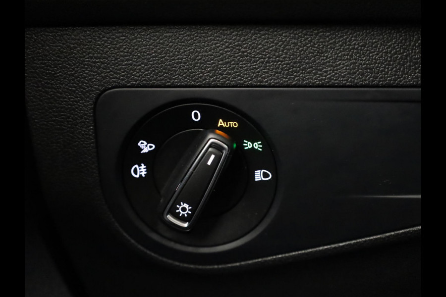 Volkswagen Tiguan 1.5 TSI R-Line Business+ 150pk Automaat (DSG) | Navigatie | Panoramadak | Trekhaak (Zwenkbaar) | Parkeersensoren (Park assist) | Achteruitrijcamera | Achterklep Electrise | Black optie pakket |