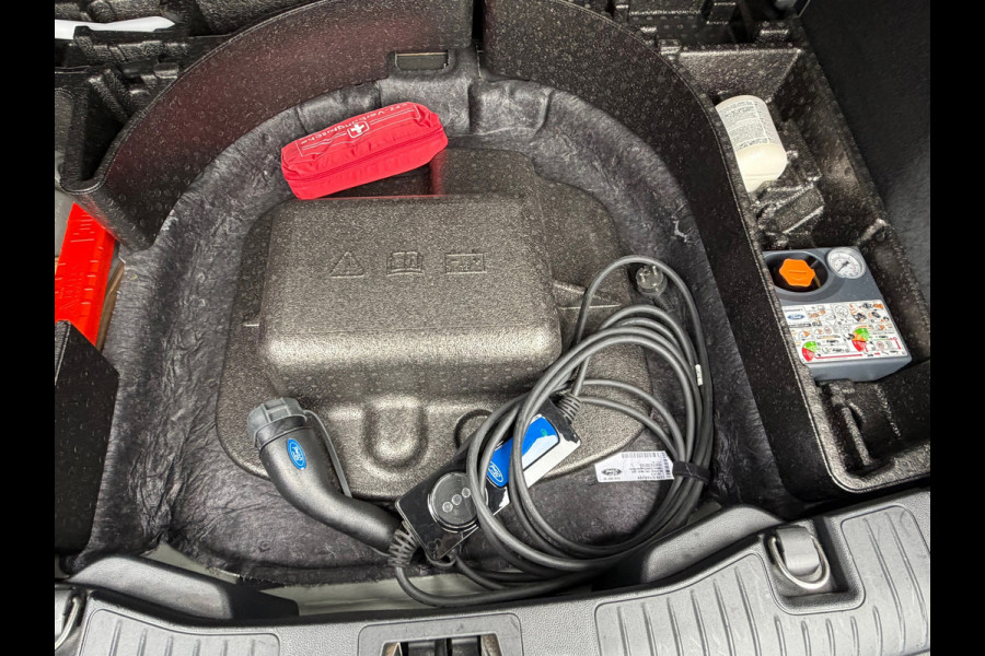 Ford Kuga 2.5 PHEV 225 Pk | Titanium | Navigatie |Cruise |Camera | Clima | Help display | Side assist.