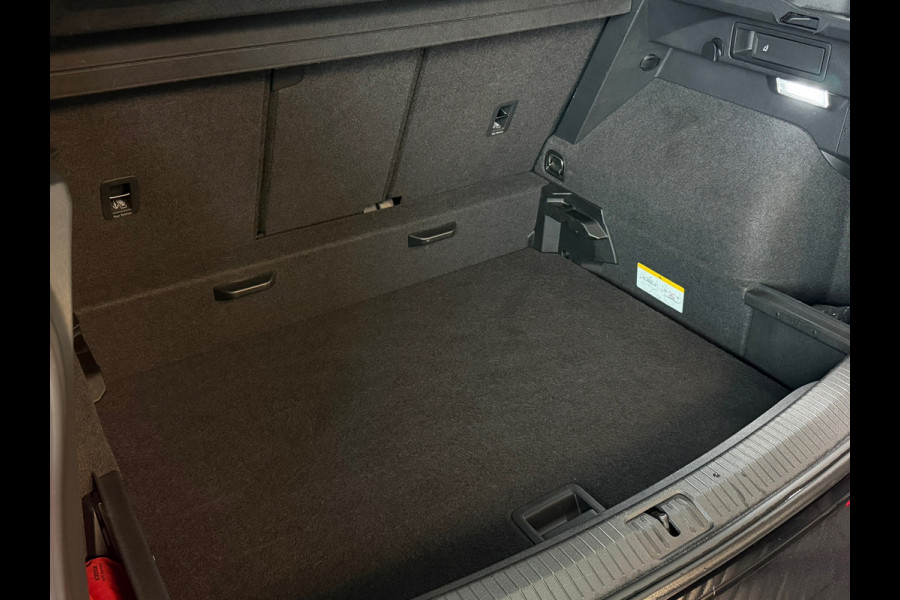 Volkswagen Tiguan 2.0 TSI R 4Motion PANO|AKRA|MEMORY|KEYLESS|TREKHAAK|IQ LIGHTS|VIRTUAL|CARPLAY|SFEERVERLICHTING|320PK|BOMVOL!