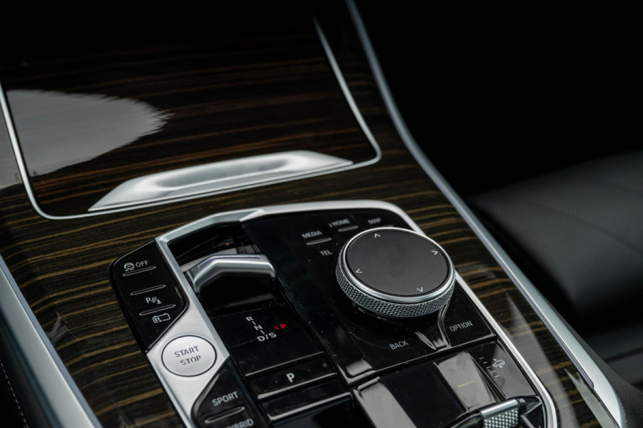 BMW X5 xDrive50e M-Sport Pro B&W Pano Trekhaak HuD 22''