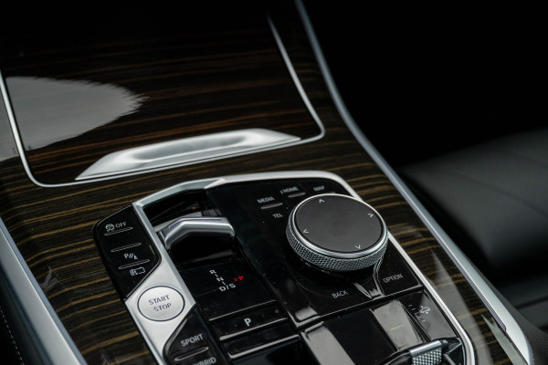 BMW X5 xDrive50e M-Sport Pro B&W Pano Trekhaak HuD 22''