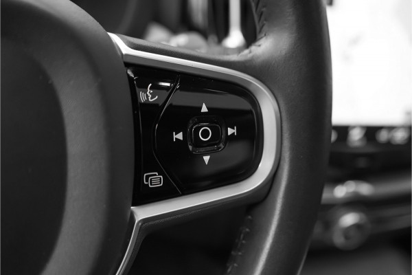 Volvo XC60 2.0 T8 Twin Engine AWD Inscription Pano CarPlay Camera 360° Trekhaak 20"
