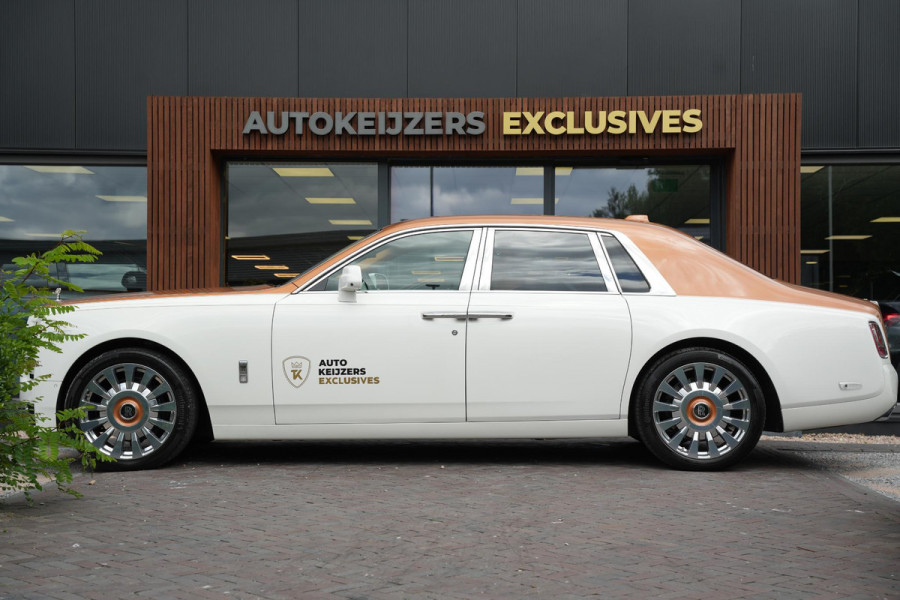 Rolls-Royce Phantom 6.7 V12 Starlight Headliner Rear Theatre Individual Rear Seats 22-Inch Polished Wheels